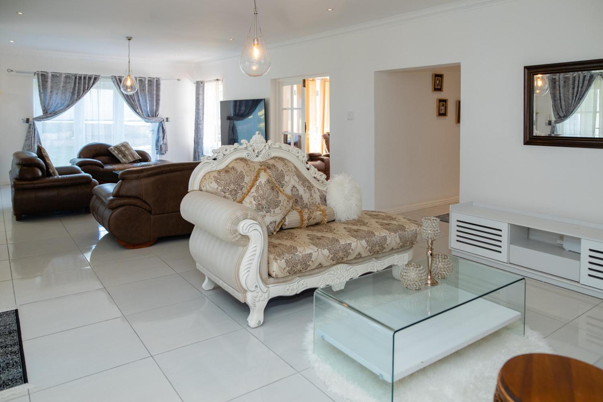 Queen Julie Constantia Main House * Cape Town
