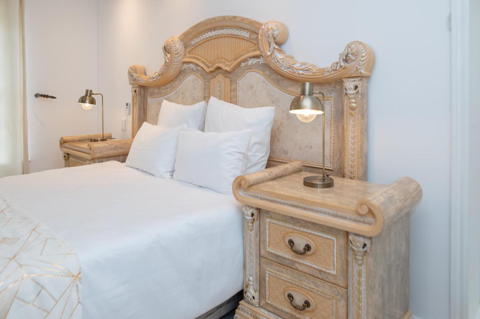 Queen Julie Constantia Main House *