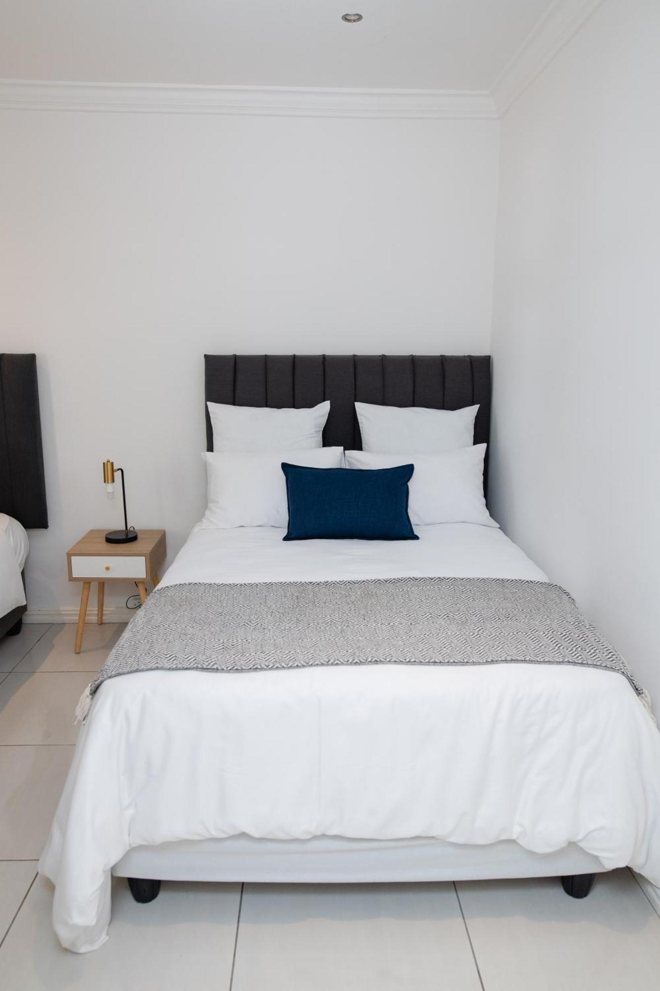 Queen Julie Constantia Main House Cape Town
