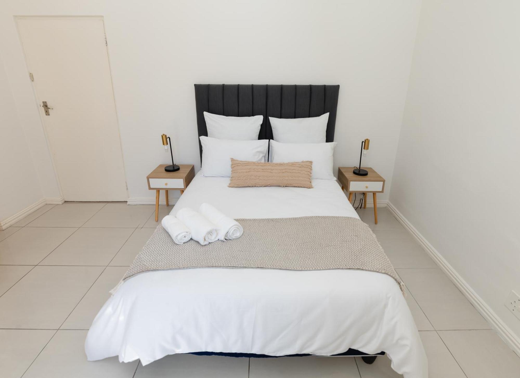 Queen Julie Constantia Main House Cape Town
