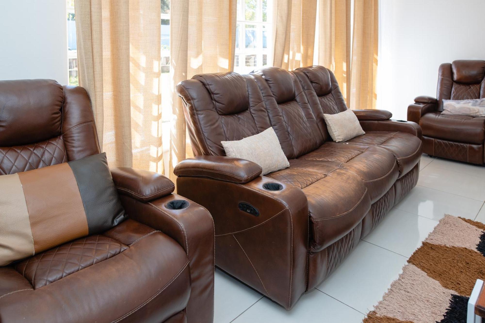 Queen Julie Constantia Main House Holiday home