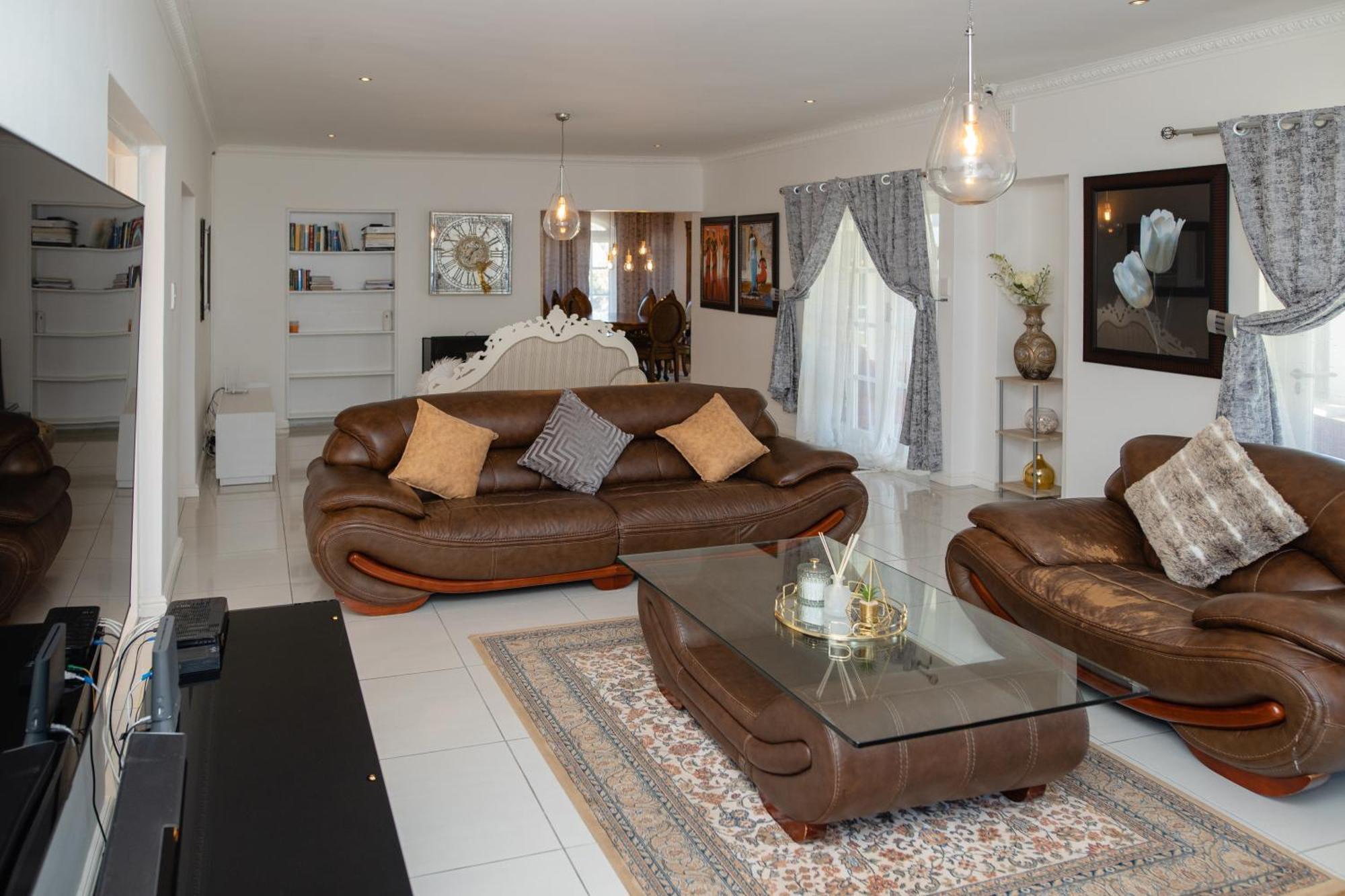 Queen Julie Constantia Main House Holiday home Cape Town
